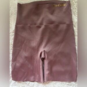 Juicy Couture Body Shaping Scuba High Mauve Purple Shorts Size: Large